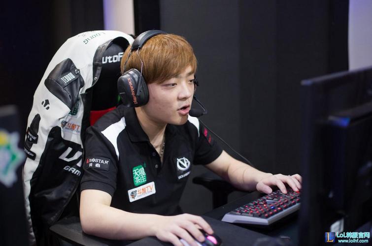 开玩笑的！ Shanks 对拳击冠军Jezeri的正义一击得分， Anyone's Legend 击败 Team WE 3-1