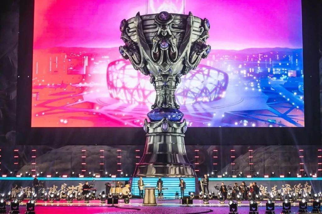 DOTA2比分：中国DOTA2职业杯，IG 1：2 被LBZS翻盘遭粉丝质疑