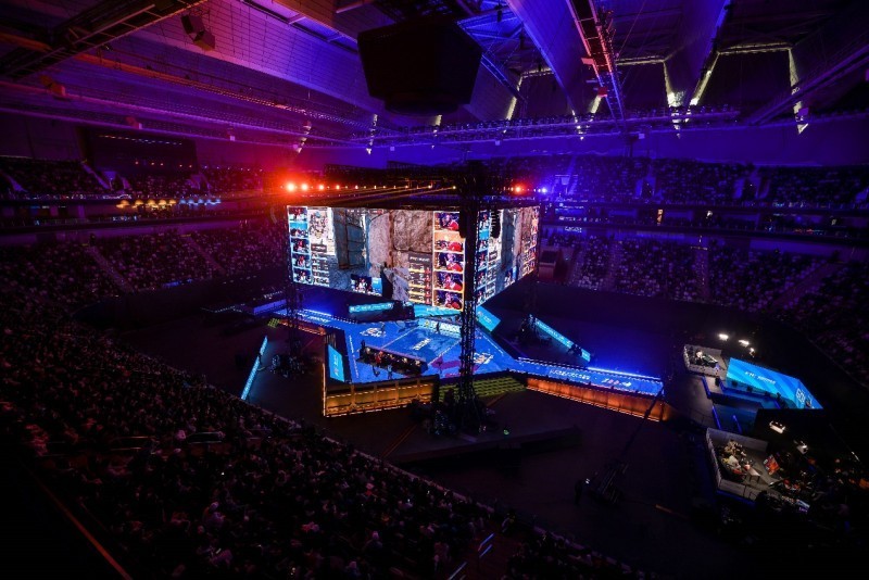 haoye Qianjue 完美发挥，Xiaodongbei Neeko 融化了 Puff + heart，皇家蓝队赢得了第一场比赛